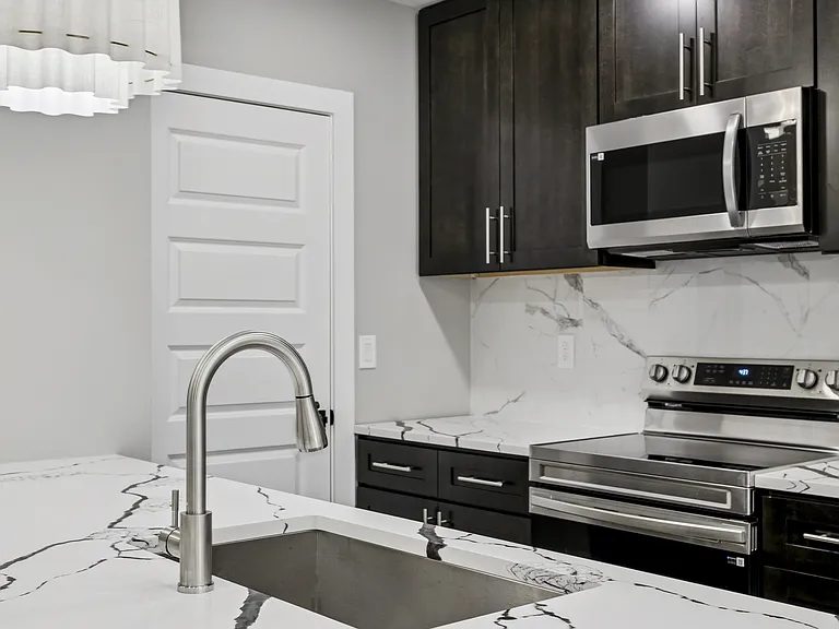 The Tucker Luxury Apartments — Photo 17