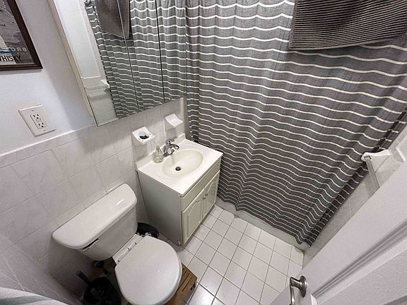 5th image of 250 W 102nd St APT 5a