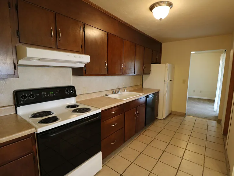 708 Torrey Ln — Photo 8