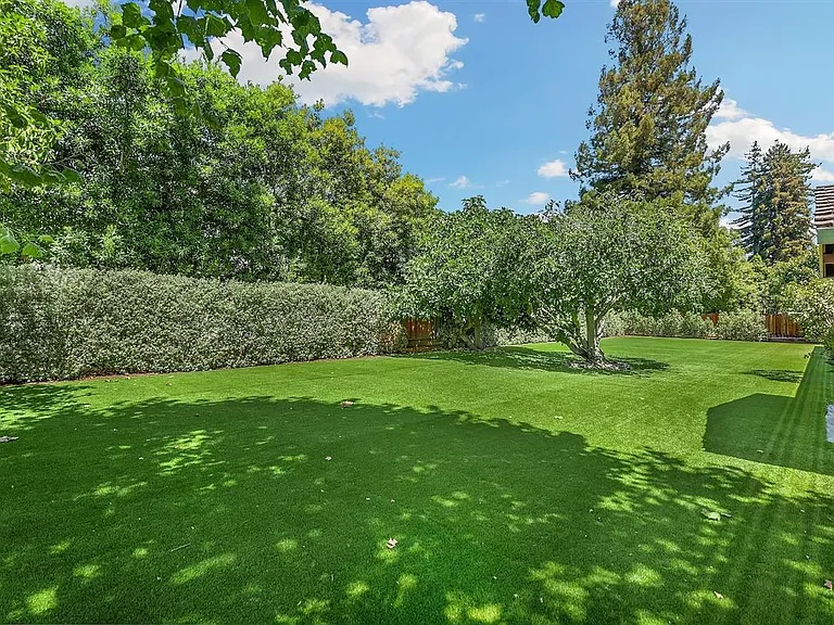 747 Northampton Dr — Photo 31