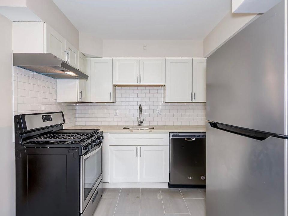 1st image of D2-5092 Waterman Ave