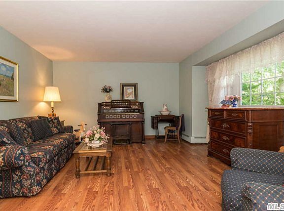 5th image of 10 Parkridge Cir