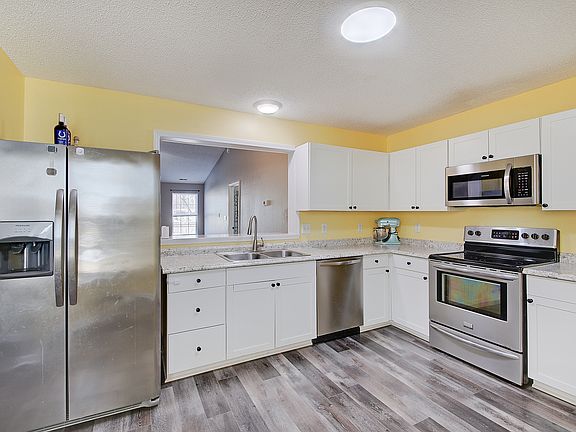 2nd image of 252 Odell St