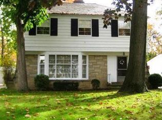 2335 Loyola Rd, University Heights, OH 44118