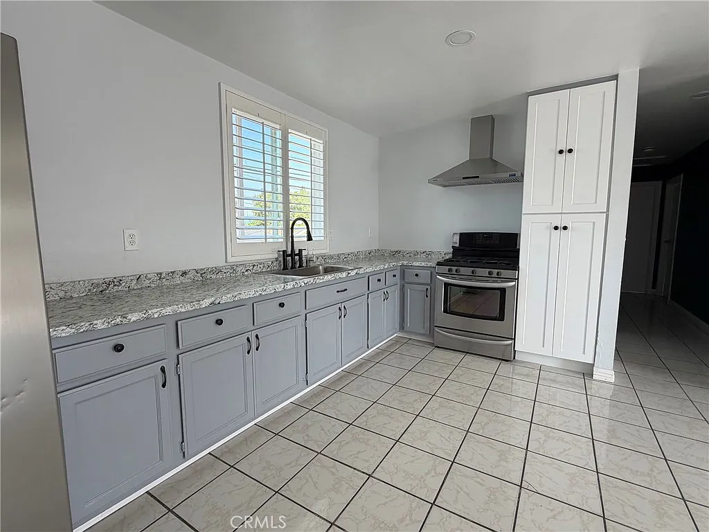 3 bed, 850 sqft, $3,400 — Photo 4