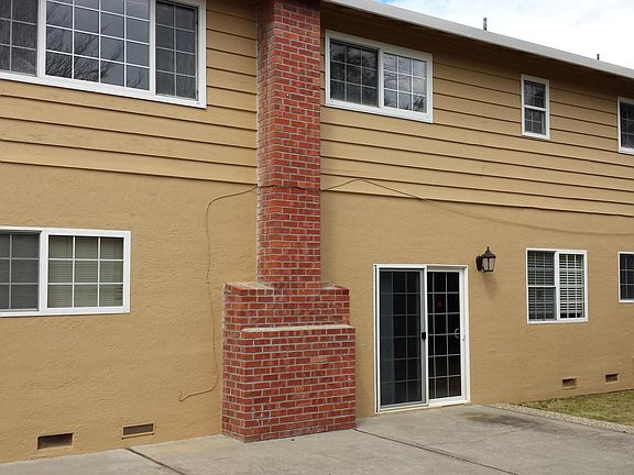 3rd image of 930 Crane Ave
