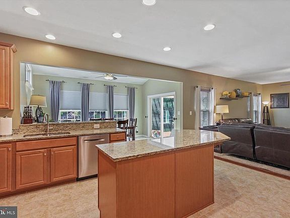 5th image of 923 Countryside Rd