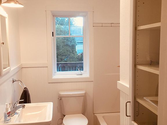 4th image of 1104 Tacoma Ave