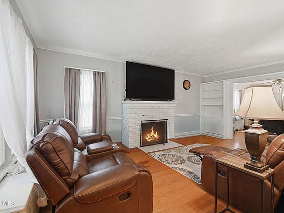 4th image of 1327 Baker Avenue