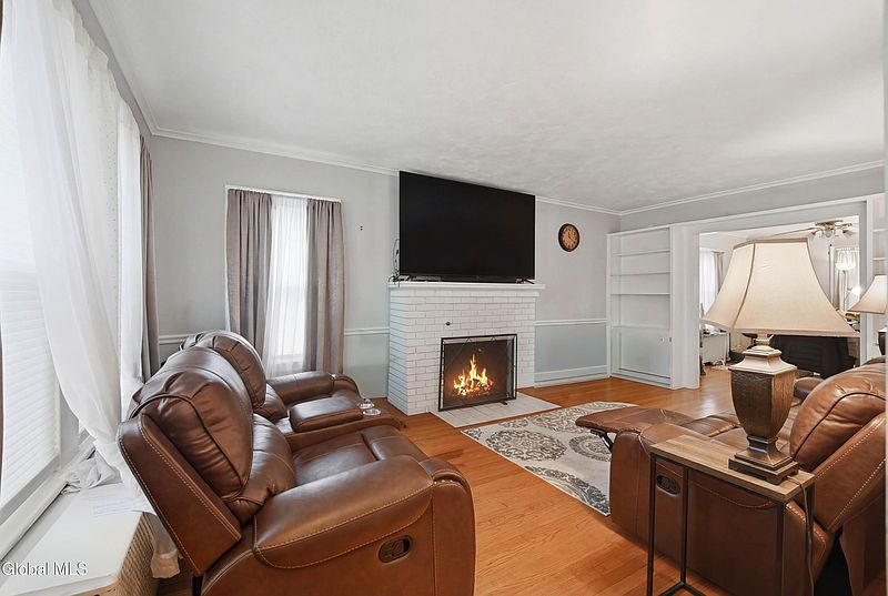 4th image of 1327 Baker Avenue