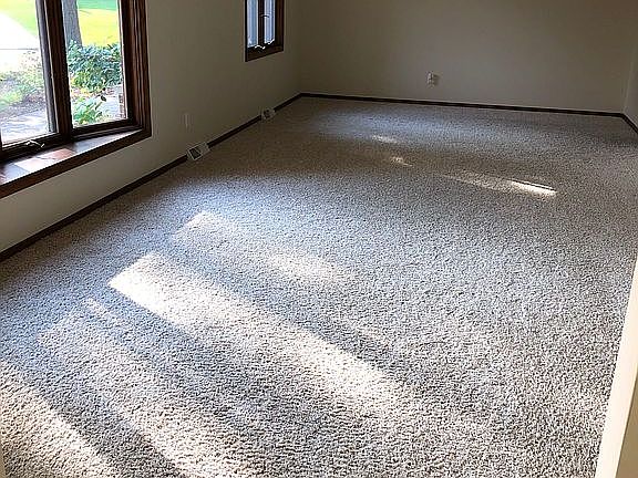 Main floor living/dining rm