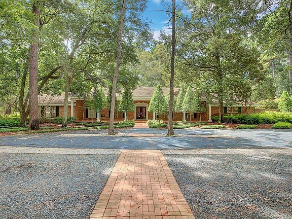 Beautifully landscaped site! Shadow Wood allows horses.