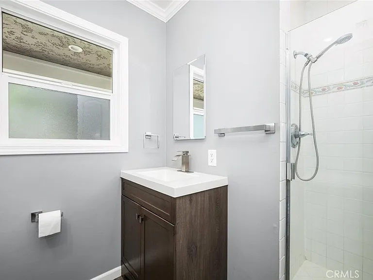 5818 Woodruff Ave — Photo 12