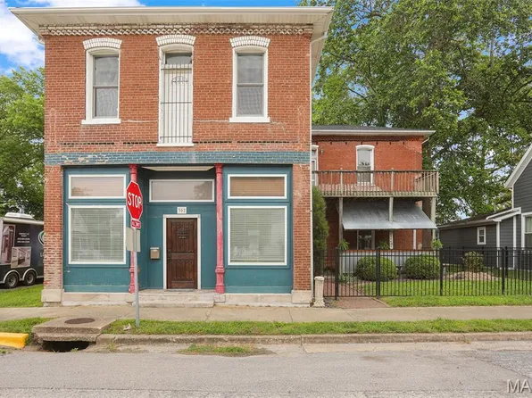 302 S Main St, Trenton, IL 62293