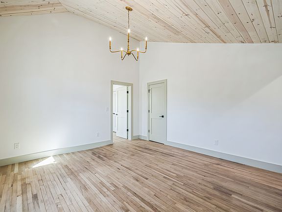 2nd image of 937 Las Juntas St