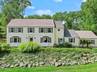 1 Sundance Dr, Cos Cob, CT 06807