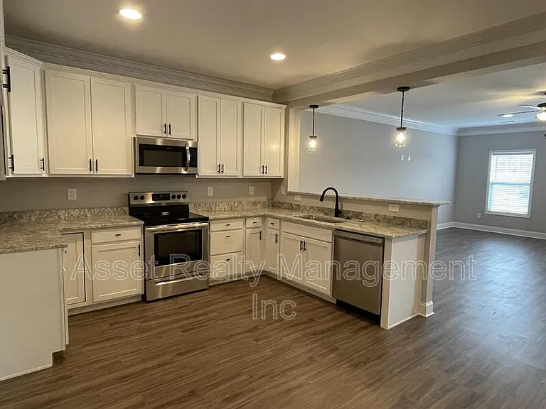 338 Broadberry Ave — Photo 5