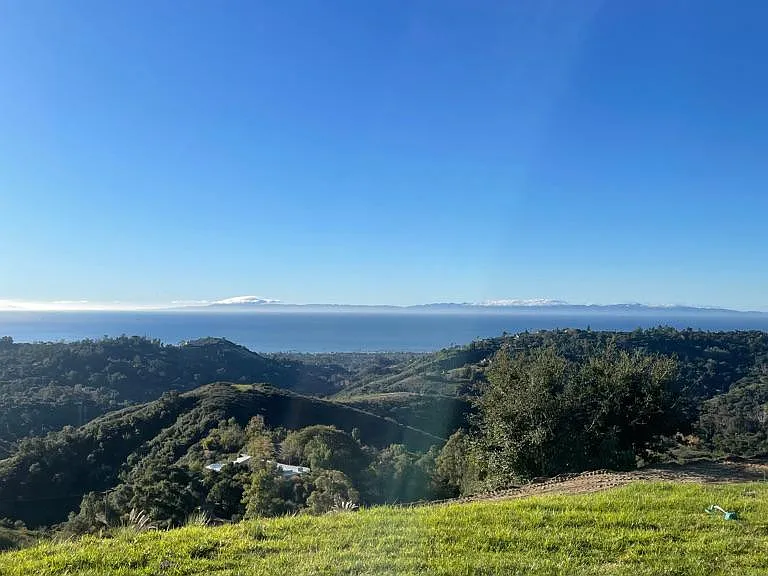 W Mountain Dr — Photo 2