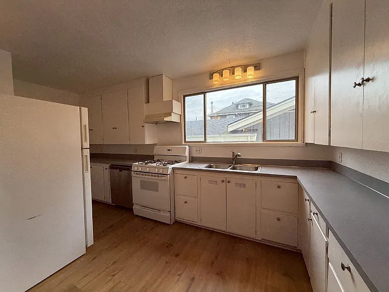 777 W 10th Ave #A — Photo 6