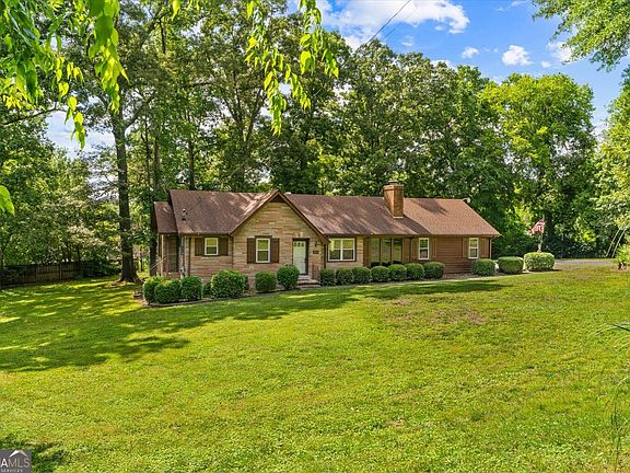 3rd image of 205 Mountain View Dr