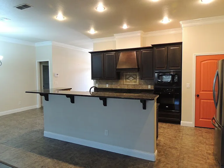 5706 Champions Dr — Photo 45