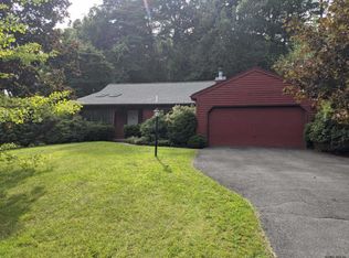 316 Ridgewood Cir, Albany, NY 12203