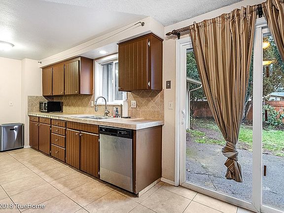 3rd image of 3812 NE 143rd Ave