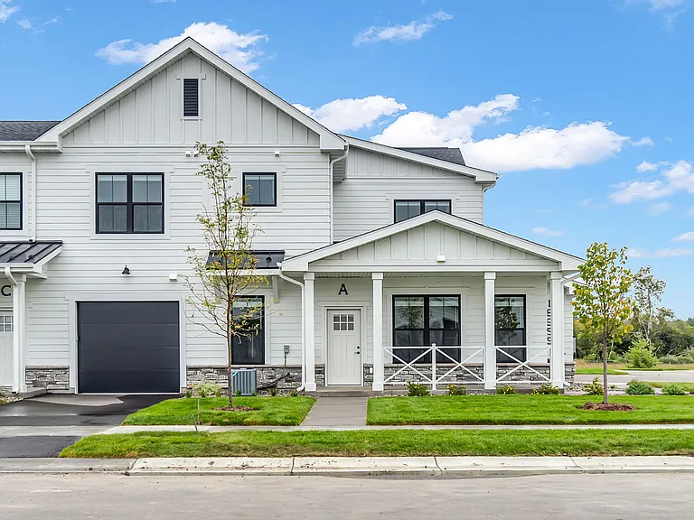 Sandhill Parkway Townhomes — Photo 41