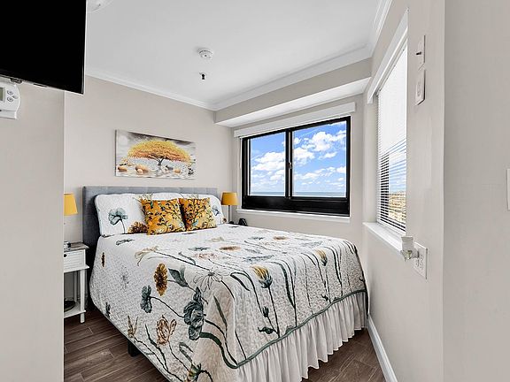5th image of 5905 S Kings Hwy. #306