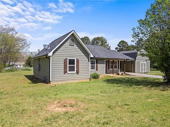 3rd image of 40 Jennifer Ln