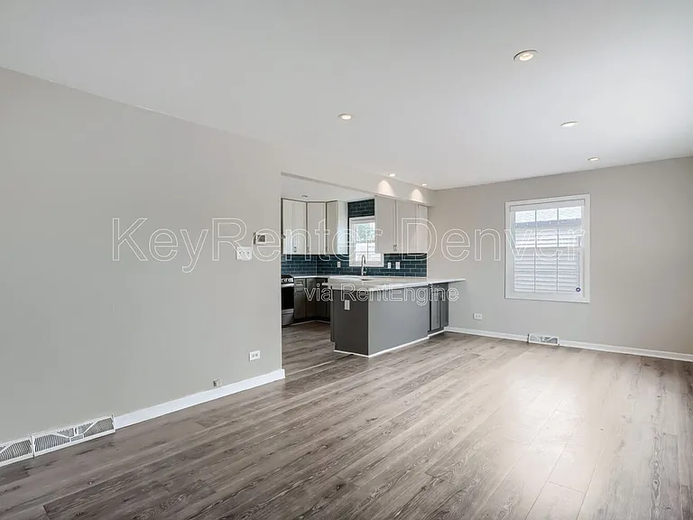 1845 W Stoll Pl — Photo 5
