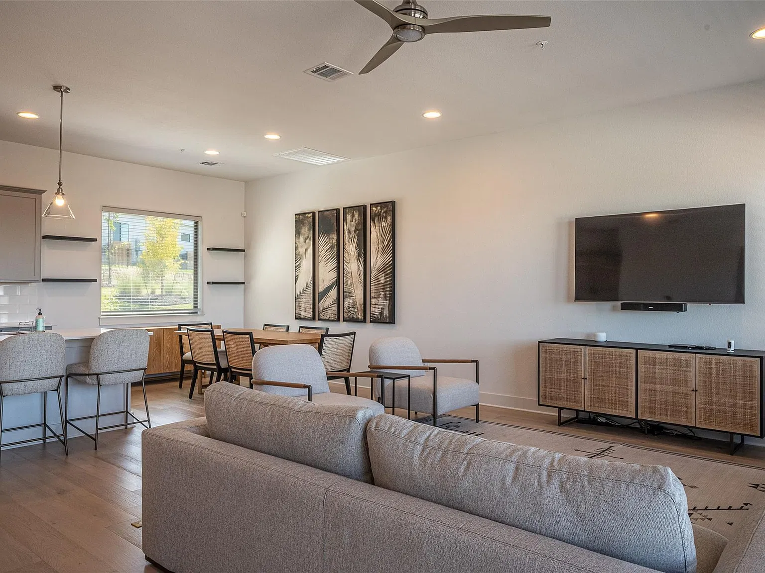 3 bed, 2.5 bath, 2032 sqft, $3,500 — Photo 3