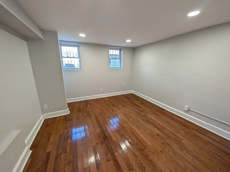 91 E 38th St #1 — Photo 6