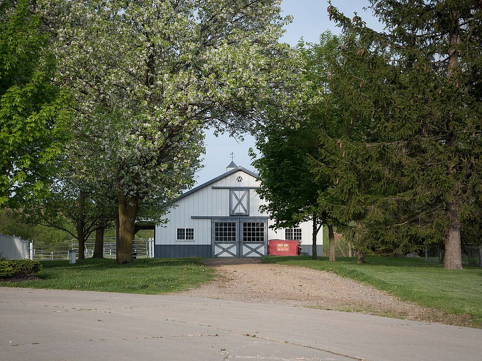 2nd image of 1050 Thayer Rd