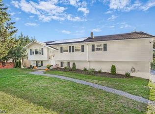12 Longview Dr, Hamburg, NJ 07419