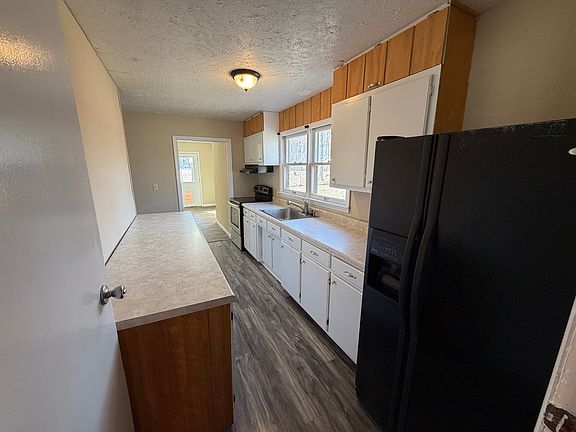 4th image of 261 Oak Dr