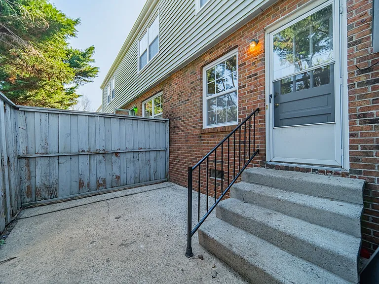 2200 Williamsburg Dr #24 — Photo 26