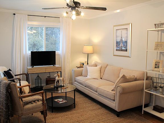 2nd image of 1001 Agnes Ave