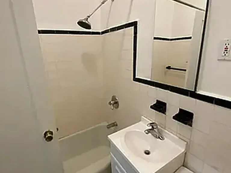 129 Lexington Ave #5 — Photo 8