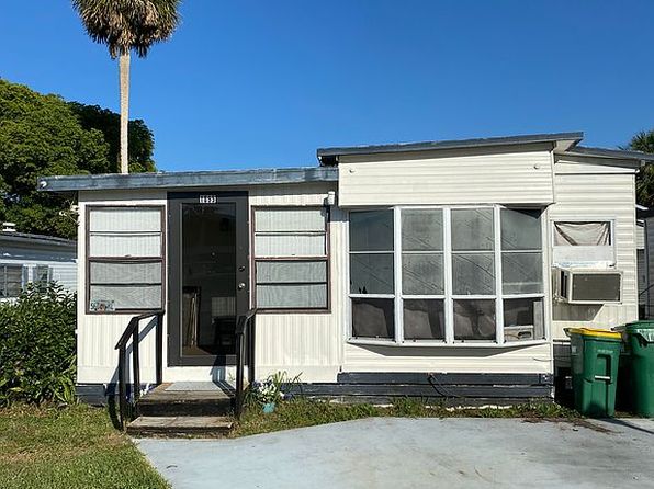 1095 Dolphin Ln