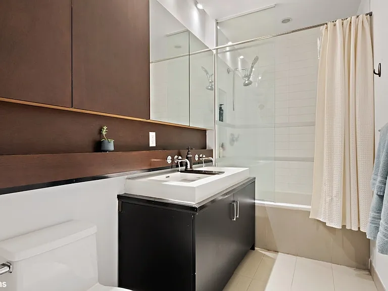330 E 109th St #3C — Photo 6