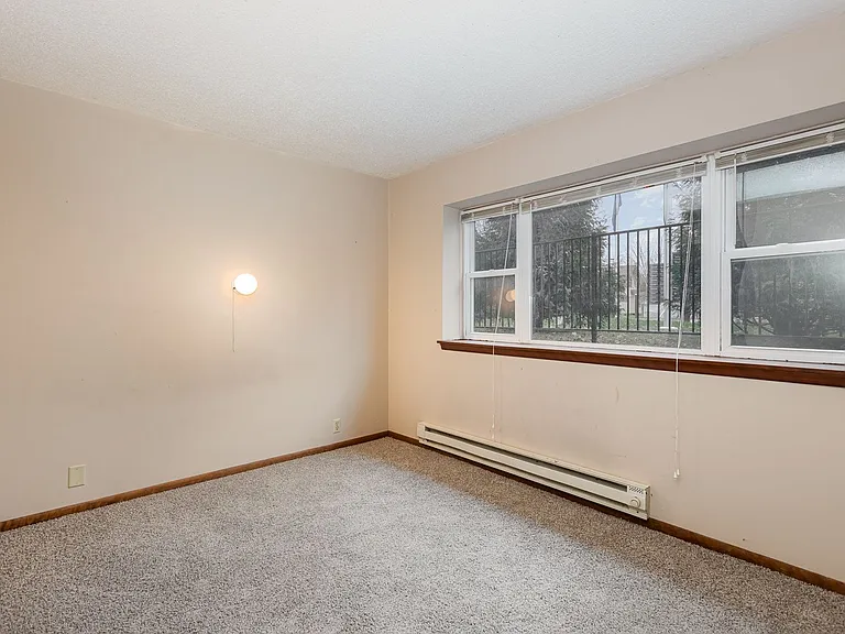 215 Birch St S — Photo 20