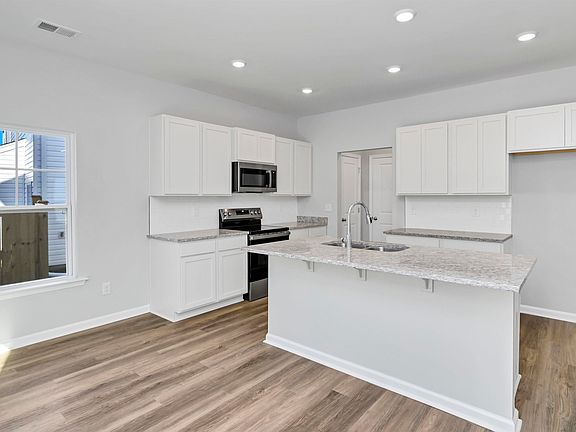 4th image of 923 Blenheim Way