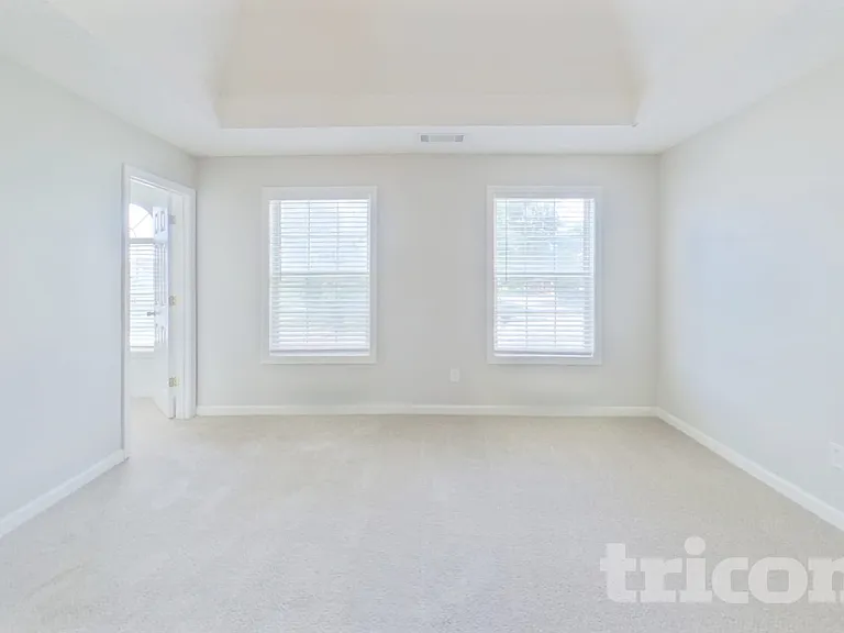 1055 Maria Dr — Photo 5
