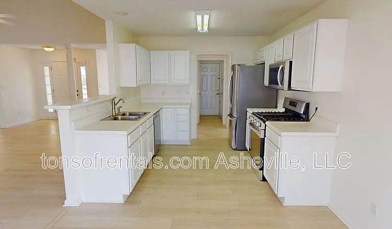 342 Meadow Pathway Dr — Photo 6