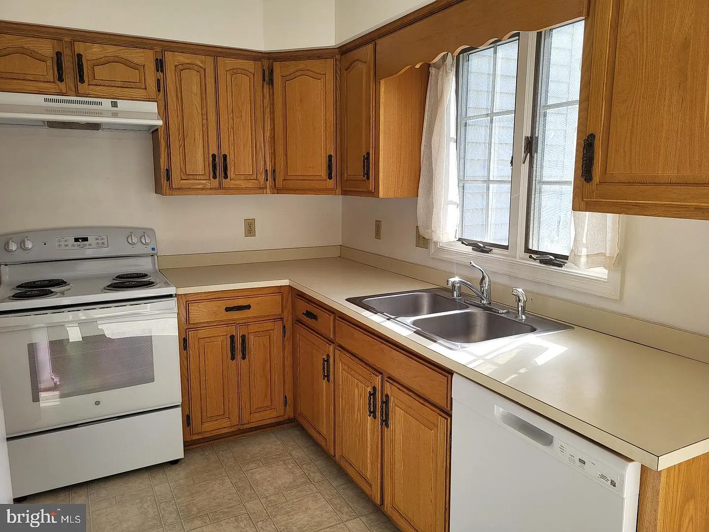 2 bed, 2.5 bath, 1475 sqft, $2,100 — Photo 4