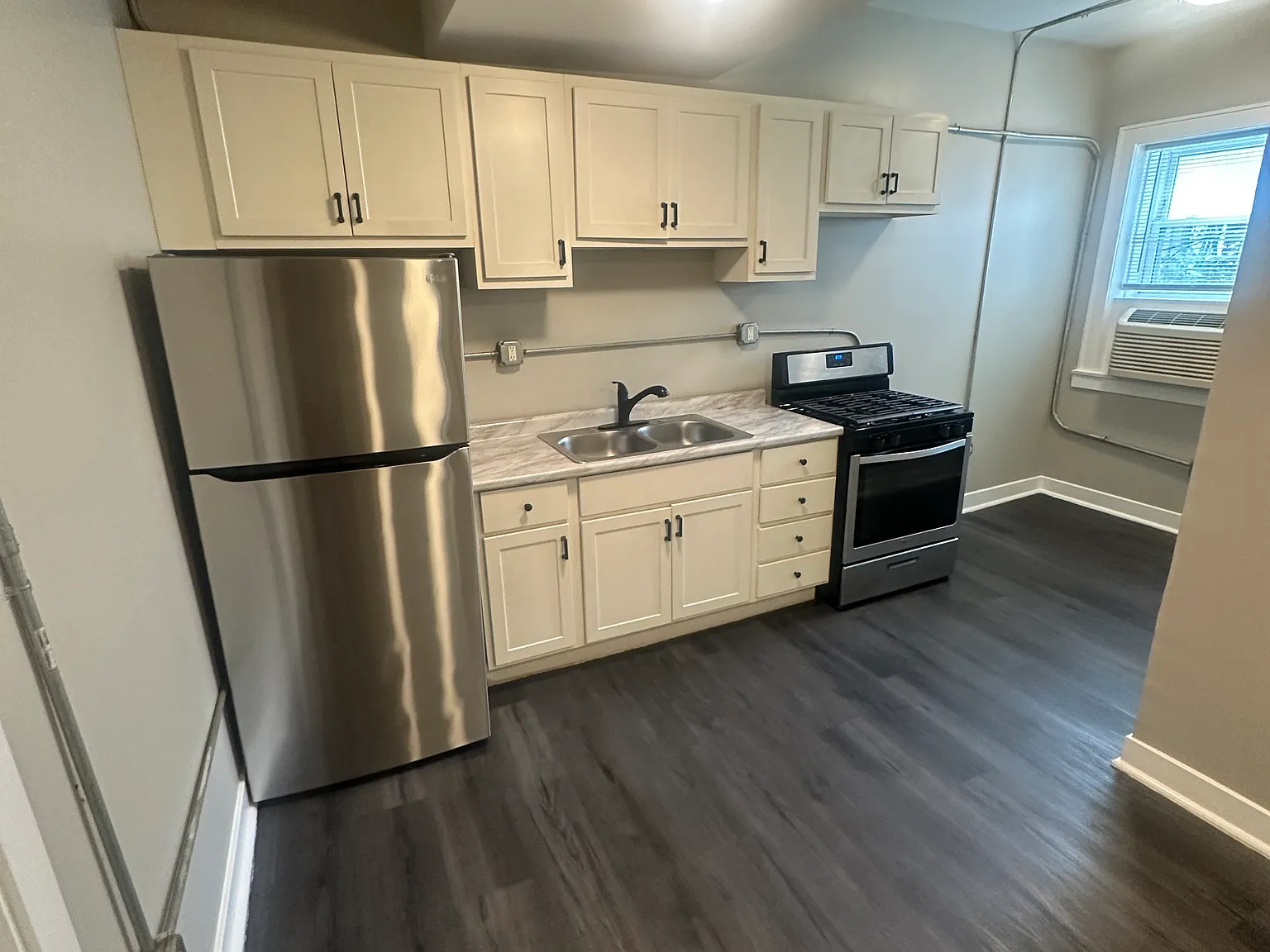 1 bed, 650 sqft, $1,050 — Photo 2