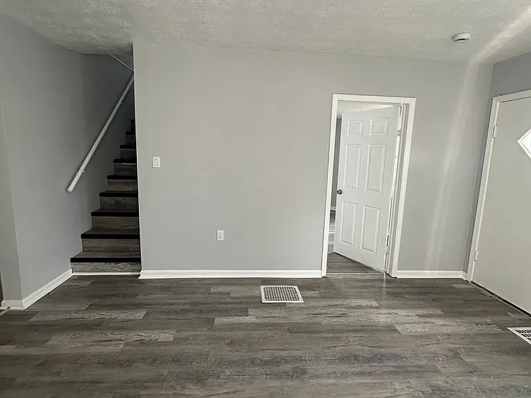 8002 Jeffries Ave — Photo 4