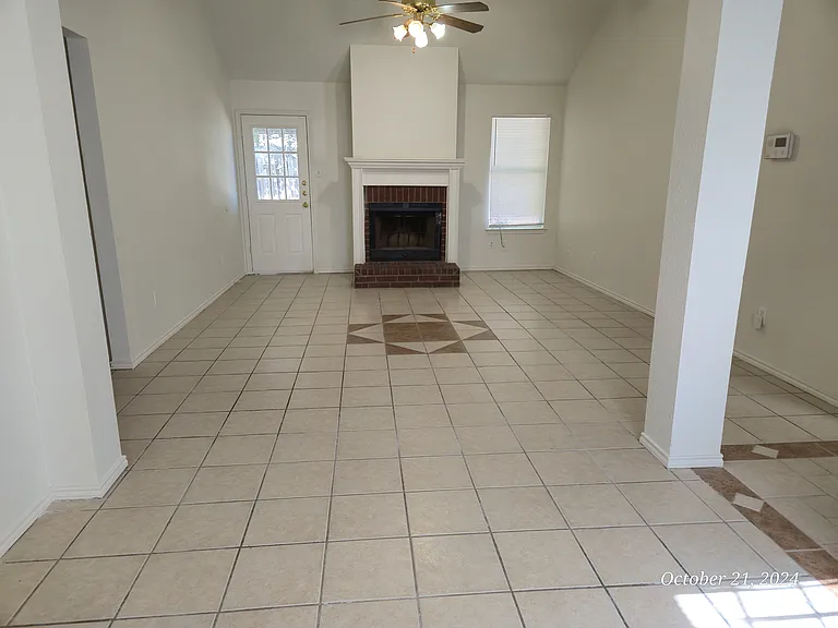 405 Alpine St — Photo 2