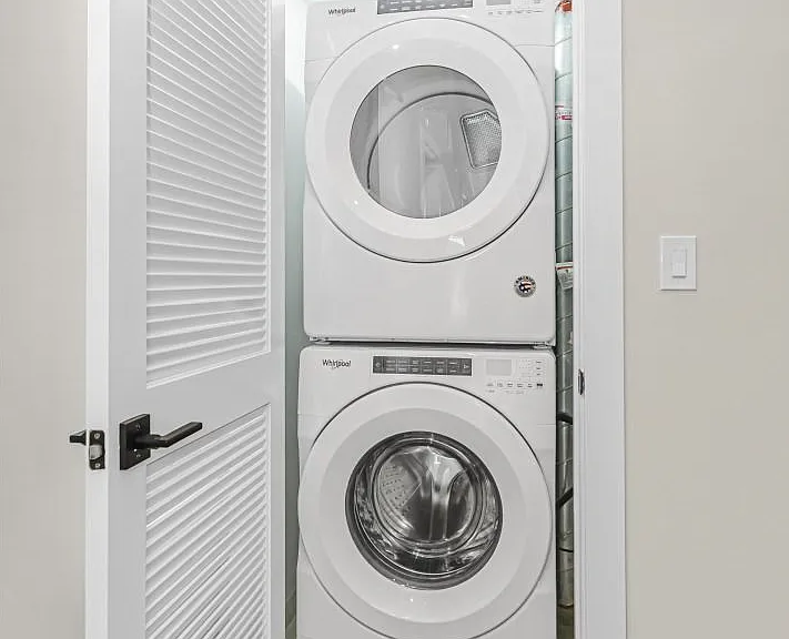 4533 N Clark St — Photo 6